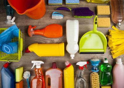 家居清潔用品 木桌上的整潔美學(xué)