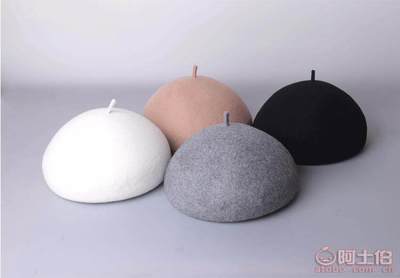 冬日甜美風(fēng)尚 白色貝雷帽的復(fù)古與魅力